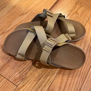 Chaco lowdown slides in curry tan size 8